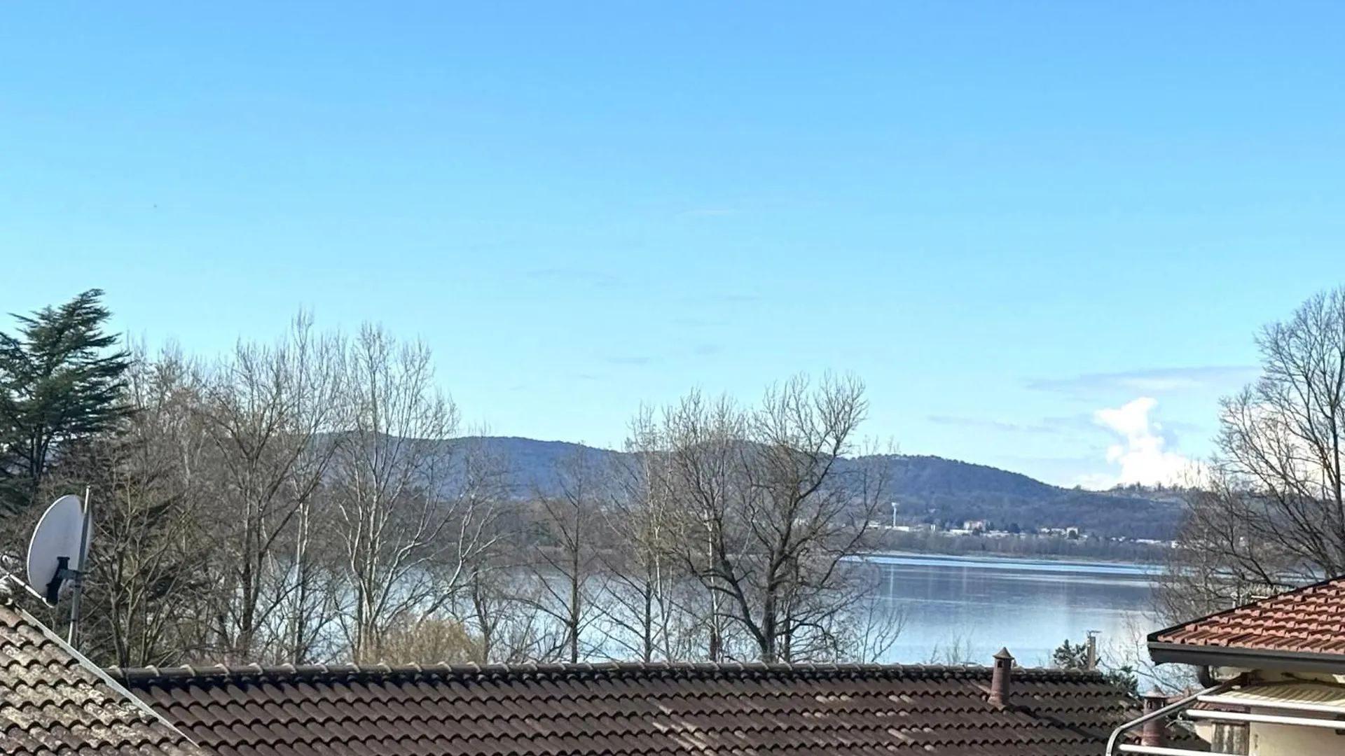 Apartment Il Portico Del Lago Varese Italy